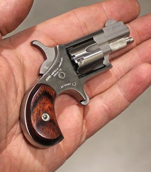 naa_002_naashrt_handhold_01s.jpg