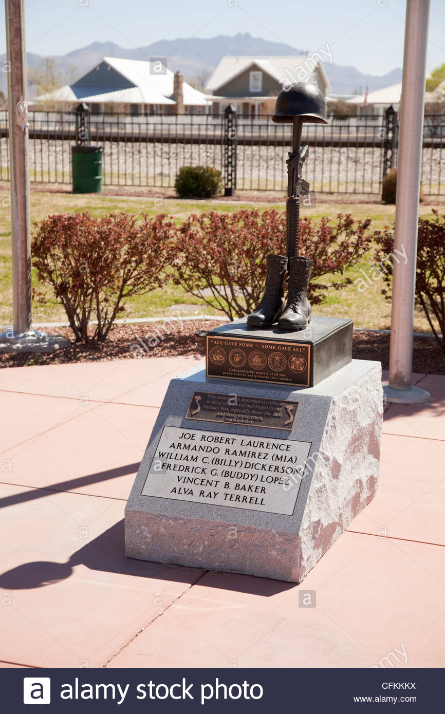 vietnam-memorial-railroad-avenue-park-willcox-arizona-CFKKKX-1336567072.jpg